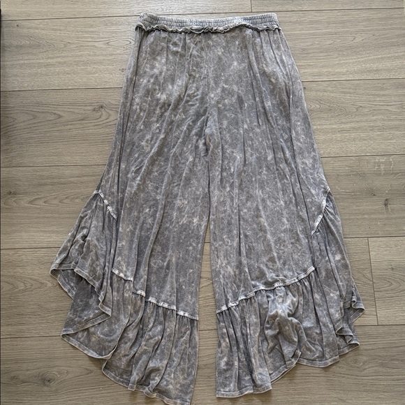 Flowy Gray/Blue Ruffle Pants - Picture 3 of 3